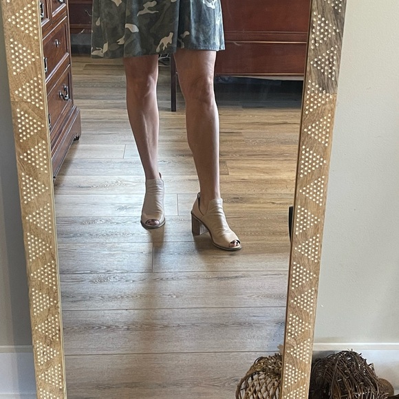 Chinese Laundry nude leather wedge heels. Comfy, light & Neutral tan color. - Picture 8 of 9